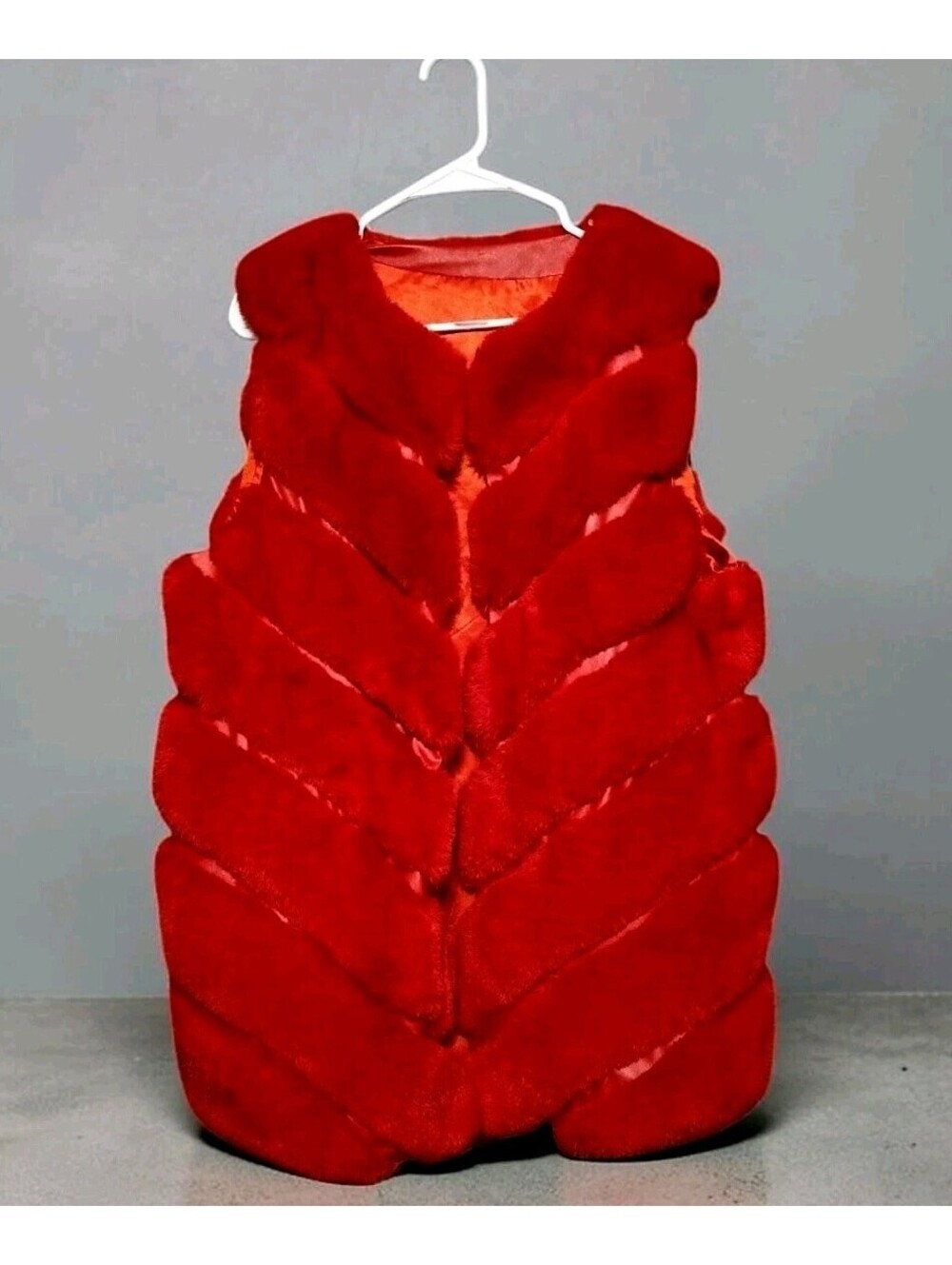 IONYOU Gregory’s Chevron Faux Fur Vest Red Size M Premium Winter Luxury Tag Y2K